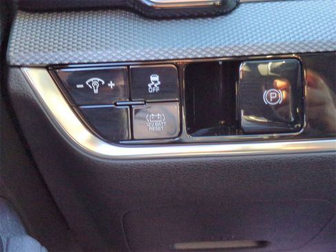 Certified 2025 Kia Sportage LX image 17