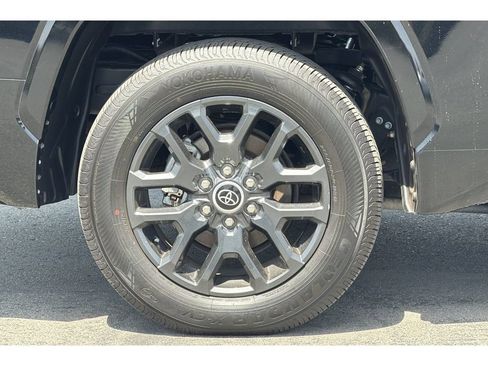 Used 2023 Toyota Tundra Platinum w/ Advanced Package AWD/4WD image 30