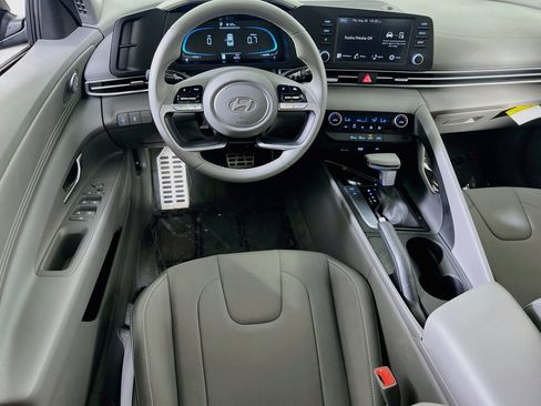 Used 2025 Hyundai Elantra Sport FWD image 20