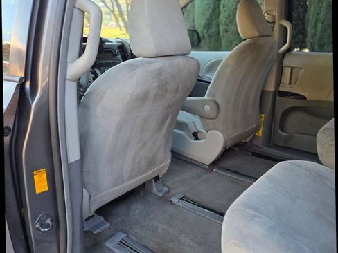 Used 2013 Toyota Sienna L w/ Towing Pkg FWD image 21