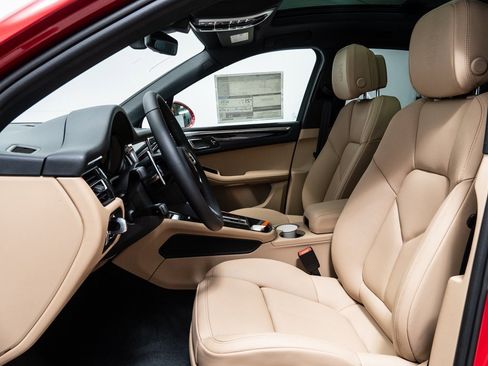Used 2025 Porsche Macan image 5