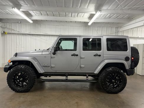 Used 2016 Jeep Wrangler Unlimited Sahara AWD/4WD image 7