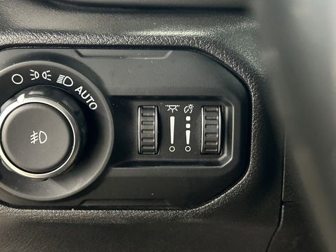 Used 2018 Jeep Wrangler Unlimited Sahara AWD/4WD image 20