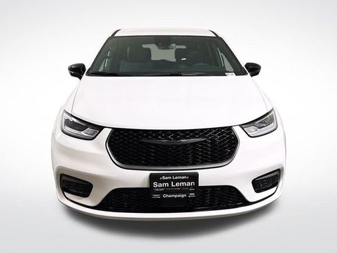 New 2026 Chrysler Pacifica Select image 2