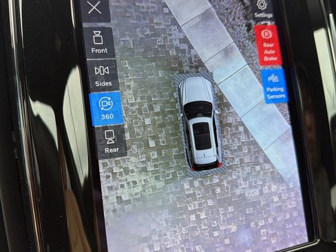 Used 2023 Volvo XC60 T8 Ultimate w/ Climate Package image 31