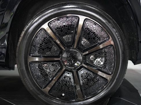 Used 2025 Mercedes-Benz Maybach GLS 600 4MATIC image 24