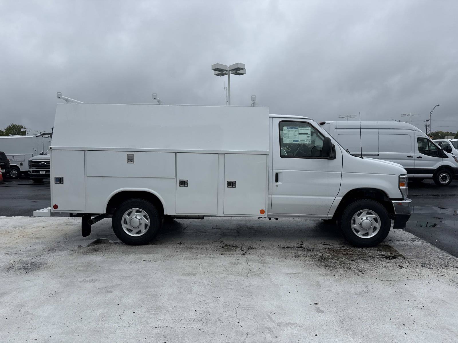 New 2027 Ford E-350 and Econoline 350 Super Duty w/ Power Equipment Group RWD image 2