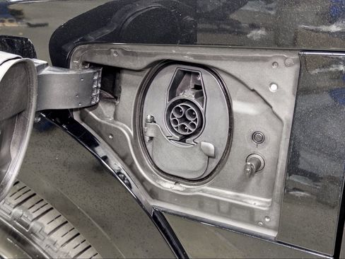 Used 2025 Lexus RZ 450e AWD/4WD image 5