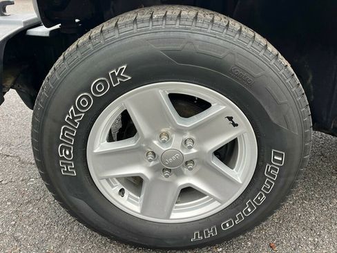 Used 2018 Jeep Wrangler Sport image 11