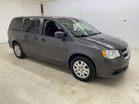 Used 2019 Dodge Grand Caravan SE w/ UConnect Hands-Free Group image 7