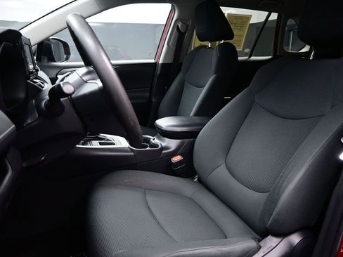 Used 2021 Toyota RAV4 LE w/ Carpet Mat Package (TMS) FWD image 9