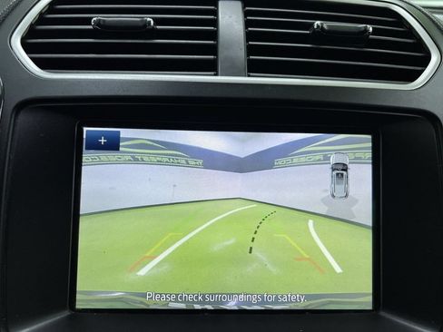 Used 2017 Ford Explorer XLT w/ Equipment Group 201A FWD image 17