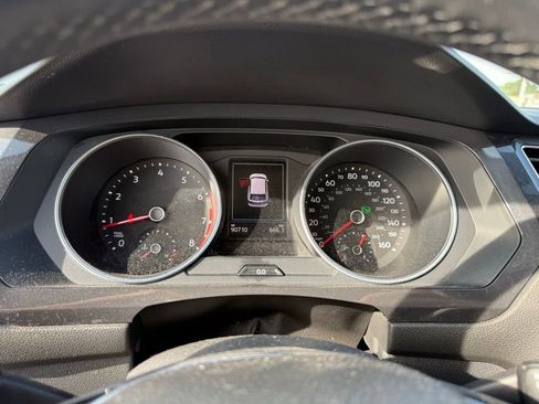 Used 2020 Volkswagen Tiguan SE w/ Panoramic Sunroof Package image 10