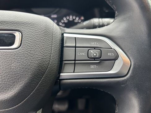 Used 2022 Jeep Compass Latitude w/ Sun and Sound Group AWD/4WD image 17