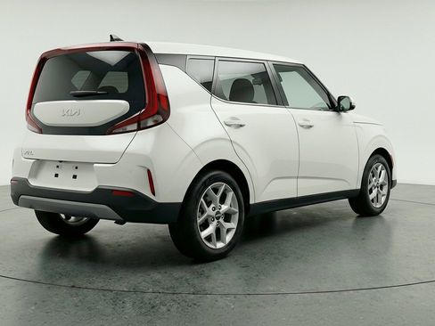Used 2025 Kia Soul LX w/ LX Technology Package image 9