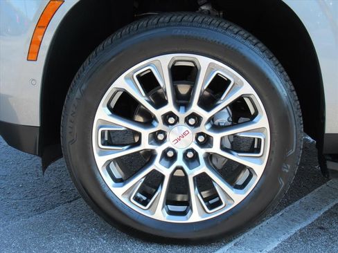 Used 2025 GMC Yukon XL Denali image 8