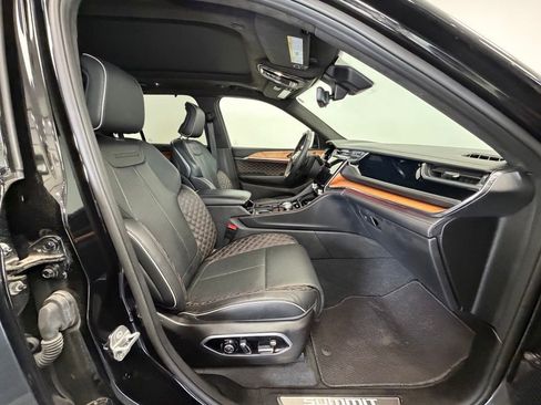 Used 2025 Jeep Grand Cherokee Summit AWD/4WD image 9