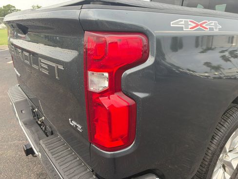 Used 2021 Chevrolet Silverado 1500 LTZ AWD/4WD image 15