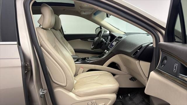 Used 2019 Lincoln Nautilus Reserve w/ Driver Assistance Package FWD image 22