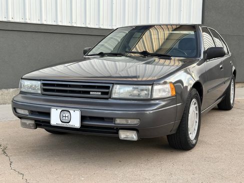 Used 1989 Nissan Maxima SE image 2