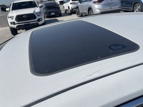 Used 2022 Toyota Camry SE image 5