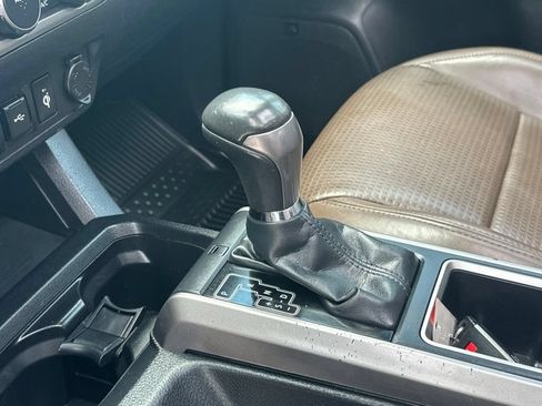 Used 2020 Toyota Tacoma Limited AWD/4WD image 28