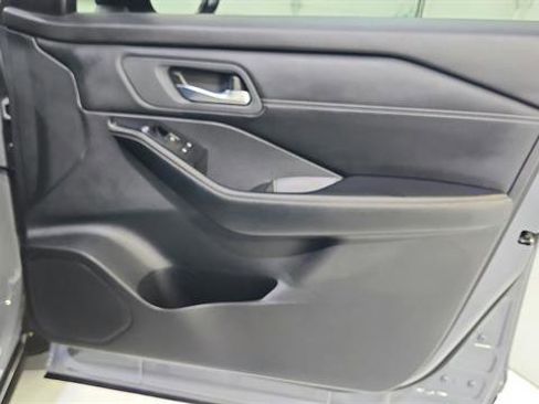 Certified 2025 Nissan Rogue SL AWD/4WD image 27