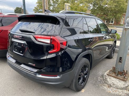 Used 2022 GMC Terrain AT4 image 7