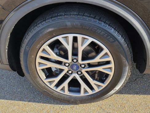 Used 2022 Ford Escape SEL image 31