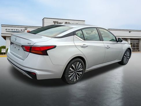 Used 2024 Nissan Altima 2.5 SV image 5