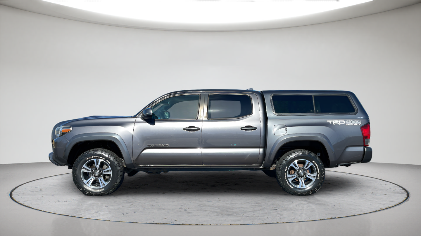 Certified 2017 Toyota Tacoma TRD Sport w/ Tow Package AWD/4WD image 8
