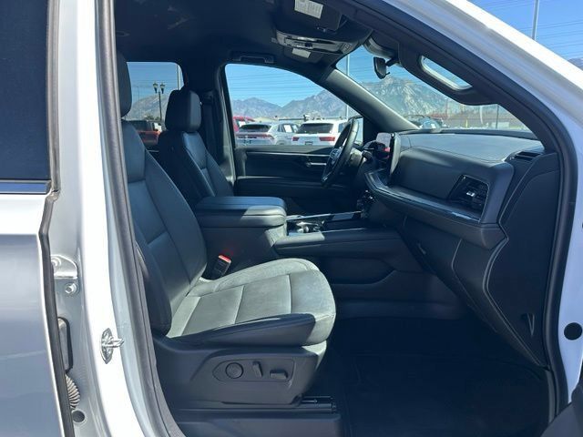 Certified 2025 Chevrolet Suburban LT AWD/4WD image 30