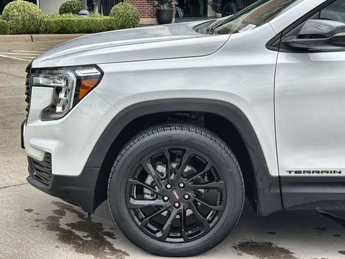 Used 2024 GMC Terrain SLE w/ Driver Convenience Package AWD/4WD image 10