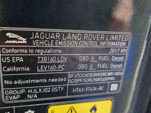 Used 2017 Jaguar F-PACE Premium image 59