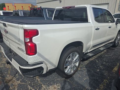 Used 2024 Chevrolet Silverado 1500 High Country w/ High Country Premium Package AWD/4WD image 2