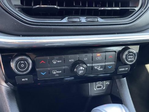 Used 2022 Jeep Compass Limited image 17