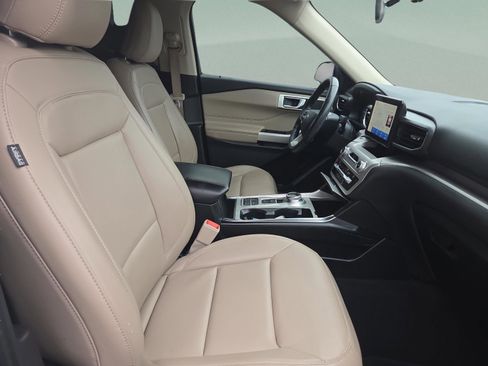 Used 2021 Ford Explorer XLT w/ Equipment Group 202A image 26