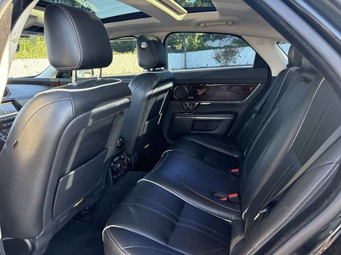 Used 2018 Jaguar XJ R-Sport RWD image 23
