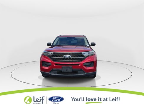Used 2021 Ford Explorer XLT image 3