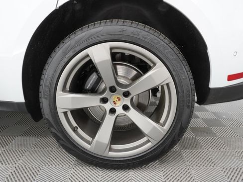 Certified 2025 Porsche Macan image 13