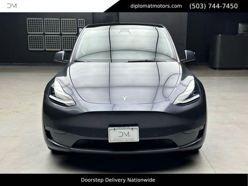 Used 2022 Tesla Model Y Long Range image 10