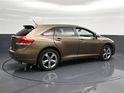 Used 2010 Toyota Venza FWD image 3
