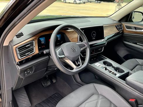 Used 2024 Volkswagen Atlas SE image 18