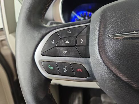 Used 2017 Chrysler Pacifica Touring-L Plus w/ Tire & Wheel Group FWD image 24