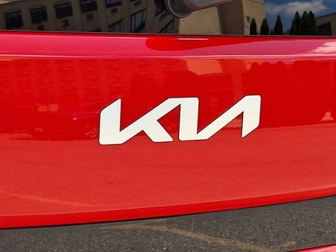 Used 2025 Kia Soul LX FWD image 29