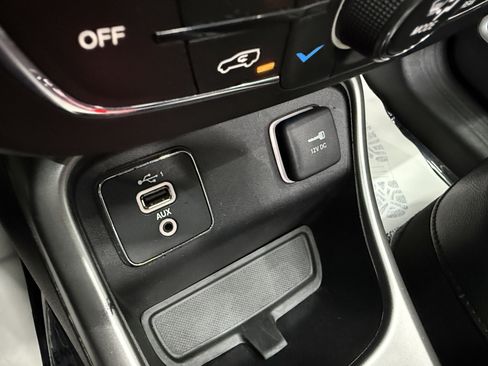 Used 2020 Jeep Compass Latitude FWD image 19