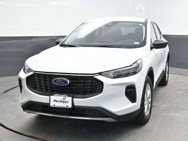 Used 2023 Ford Escape Active AWD/4WD image 2