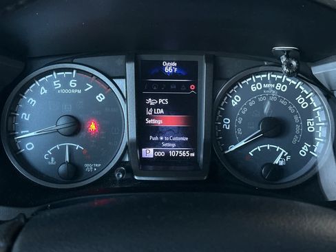 Used 2019 Toyota Tacoma TRD Sport w/ Technology Package AWD/4WD image 25