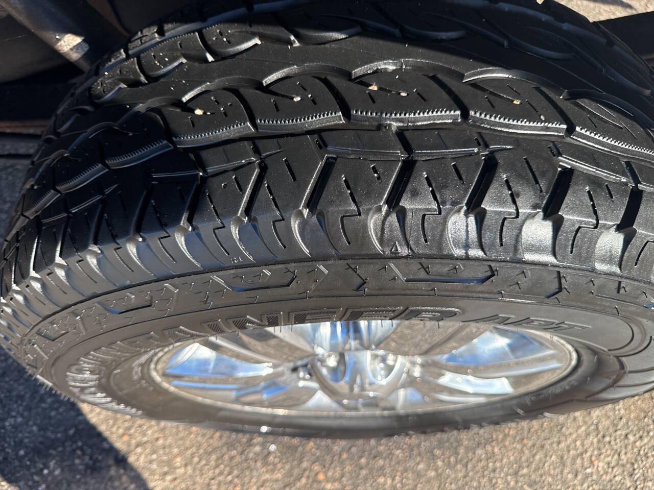 Used 2011 Ford F150 Lariat w/ Lariat Chrome Pkg AWD/4WD image 19