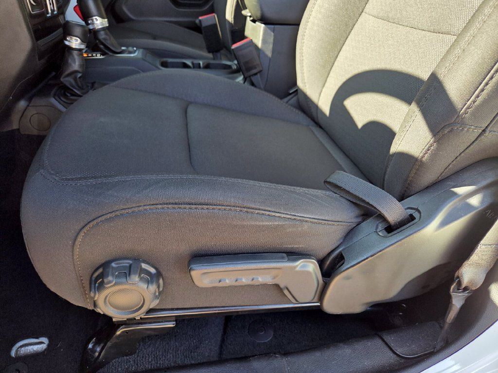 Used 2023 Jeep Wrangler Unlimited AWD/4WD image 10
